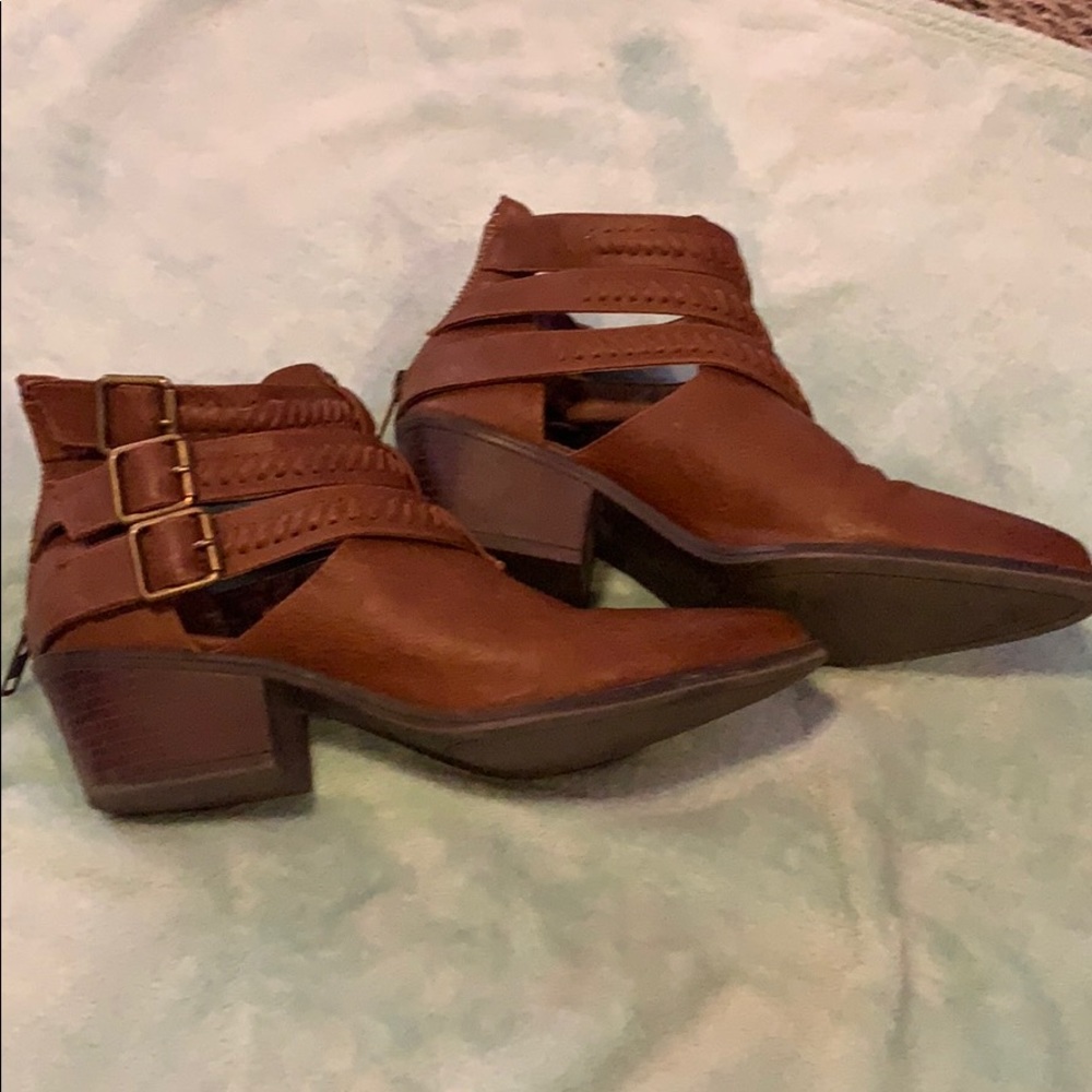 3 strap zippered ankle booties